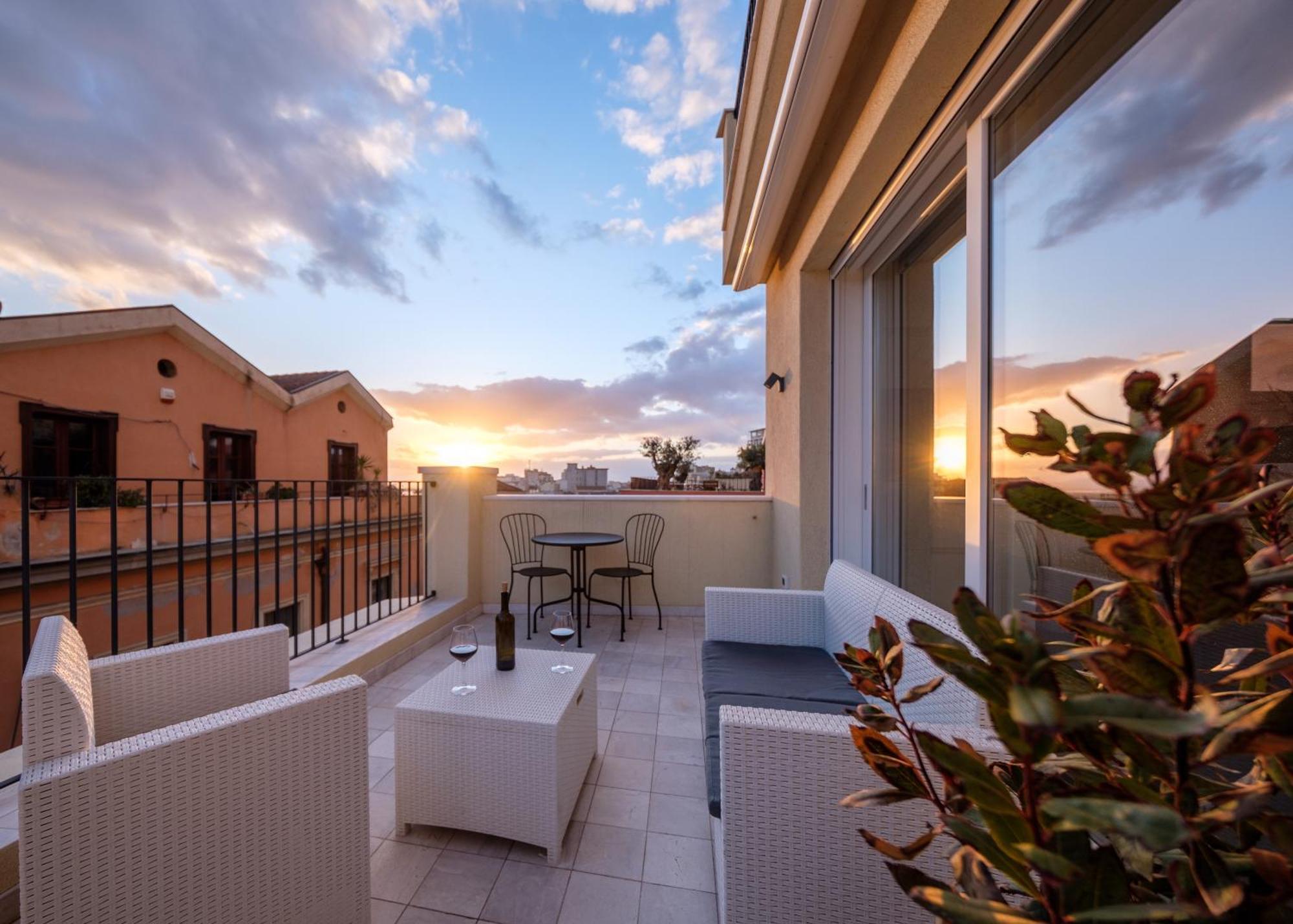 Luxury Suite La Terrazza In Pieno Centro In Cagliari Eksteriør bilde